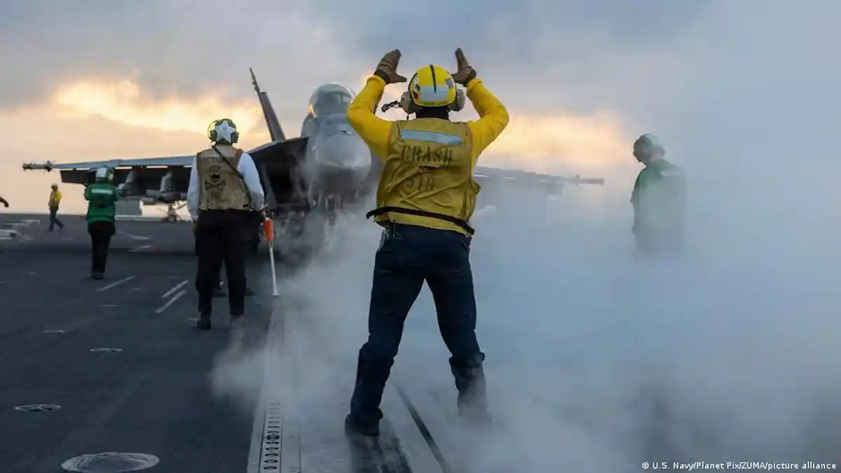 Iran Serang Balik AS, Konflik Hormuz Memanas