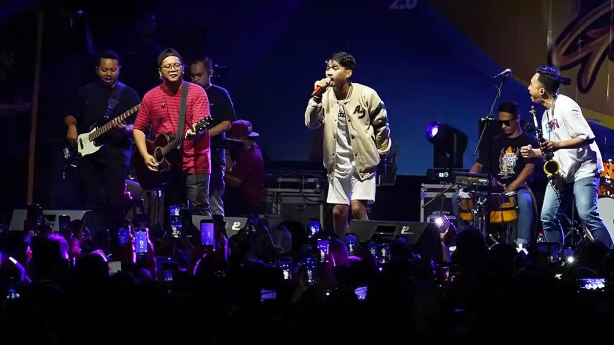 Penyanyi Pop Jawa Gilga Sahid Sukses Hibur Ribuan Mahasiswa Tegal