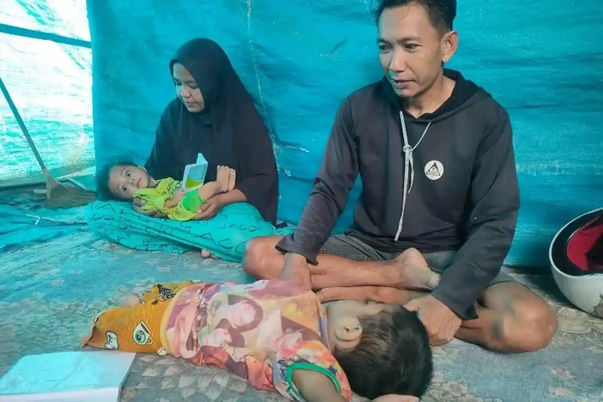 Orangtua di Polman Rela Jual Rumah Demi Pengobatan 2 Anaknya Derita Tulang Rapuh, Butuh Bantuan
