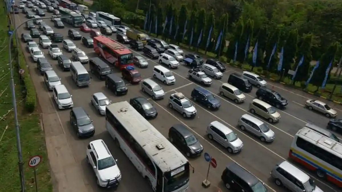 Ini yang Dilakukan Polisi Sebelum Pemberlakuan One Way di Tol Trans Jawa