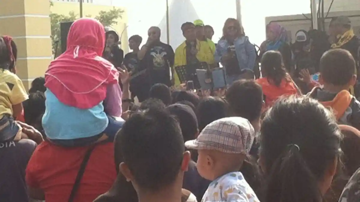 Wow . . . Komar Bebeb Nyanyikan Lagu Bento di CFD Kabupaten Bandung