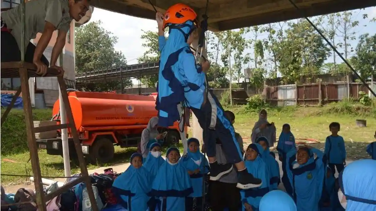 Ajak Outing Class, BPBD Karanganyar Beri Penyuluhan Kebencanaan Sejak Dini kepada Anak Sekolah