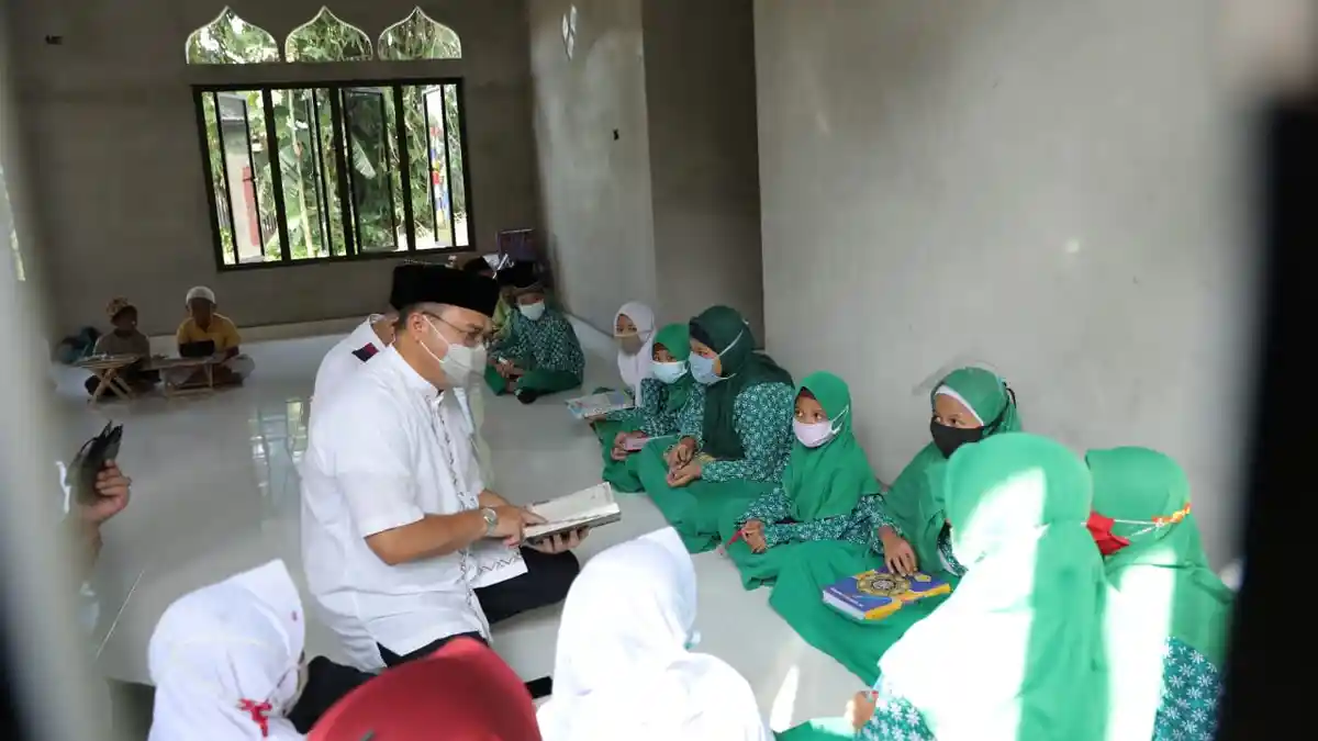 Para Guru dan Anak Didik SD MIN 1 Belitung dapat Motivasi dari Gubernur Babel