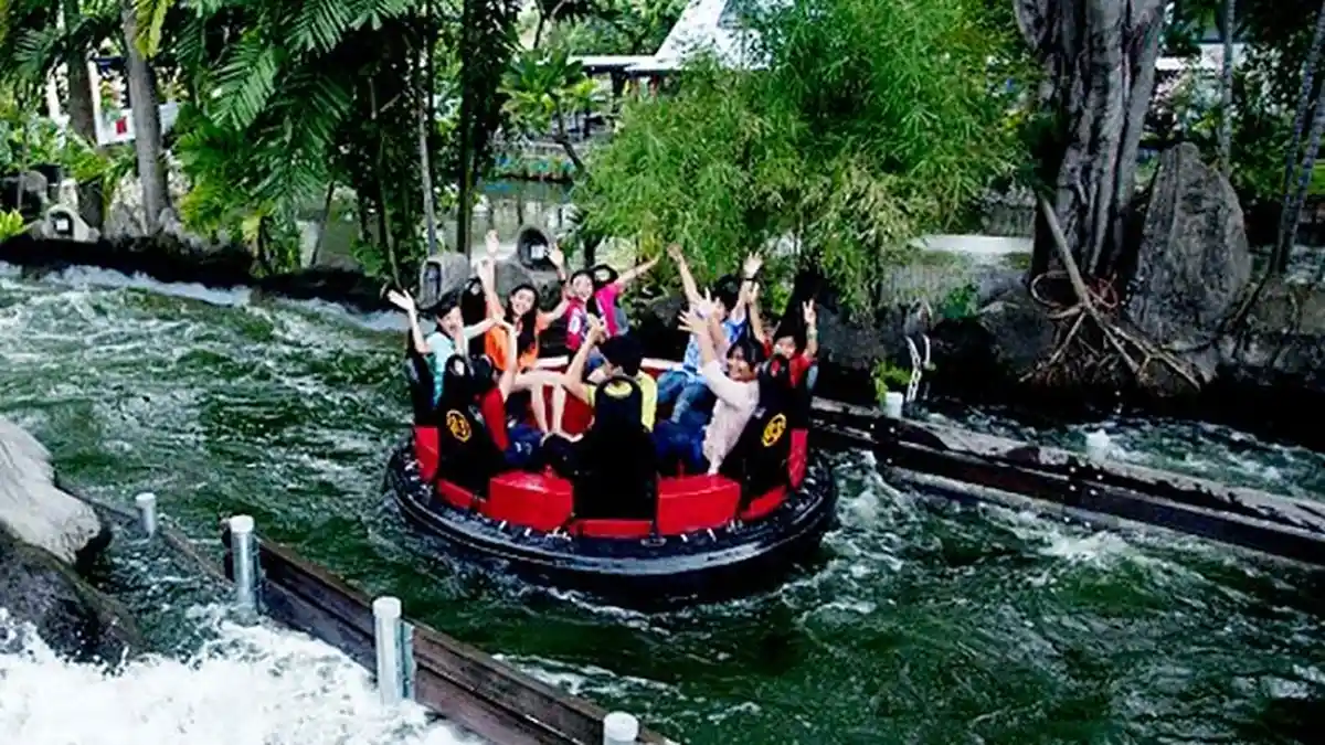 Perahu Wahana Arung Jeram Dufan Terbalik, Lima Orang Minum Air Kolam