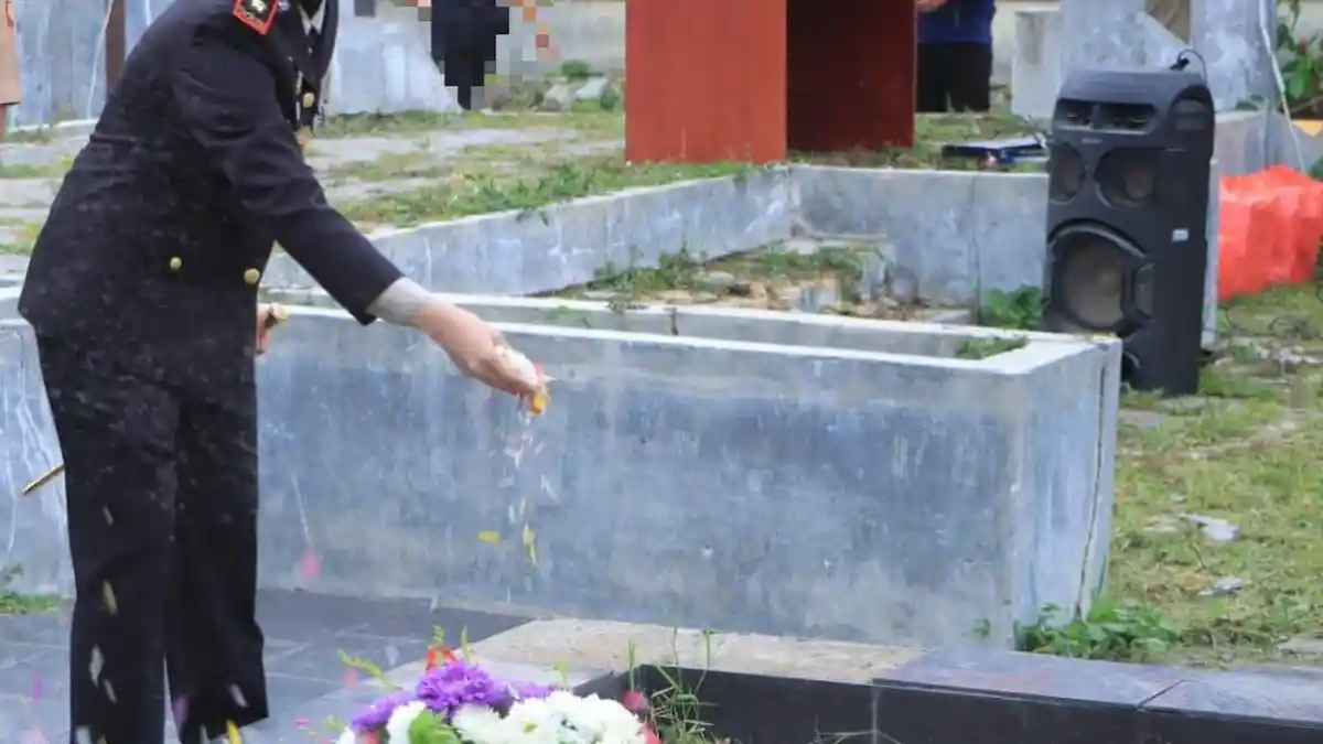 Ziarah Pada Hari Pahlawan, Kapolres Samosir Tekankan Semangat Pengabdian dan Tanggung Jawab