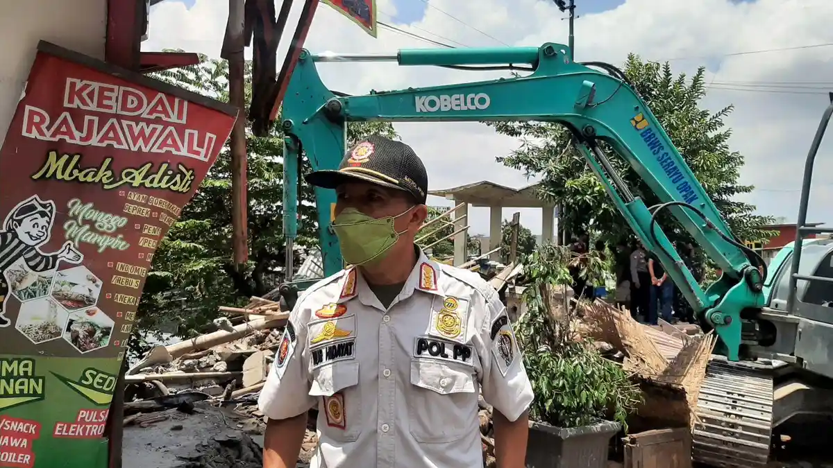 Satpol PP DIY Terjunkan 50 Personel untuk Tertibkan Bangunan di Bantaran Kali Code Brontokusuman