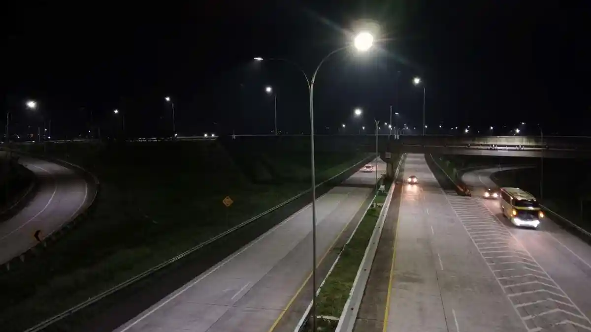 Arus Mudik di Tol Cisumdawu dan Jalur Arteri Sumedang Pada Minggu Malam Terpantau Lancar