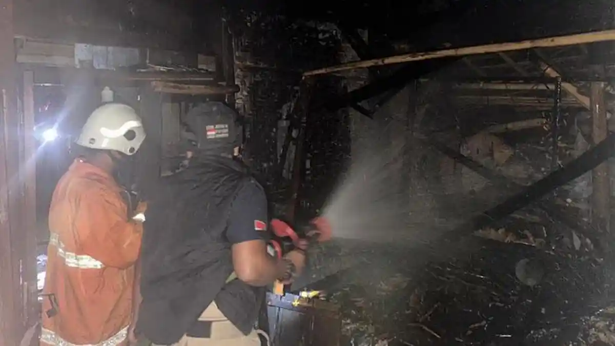 Pulang Pengajian, Warga Bondowoso Kaget Lihat Api di Atap Rumah, Langsung Keluar Selamatkan Diri
