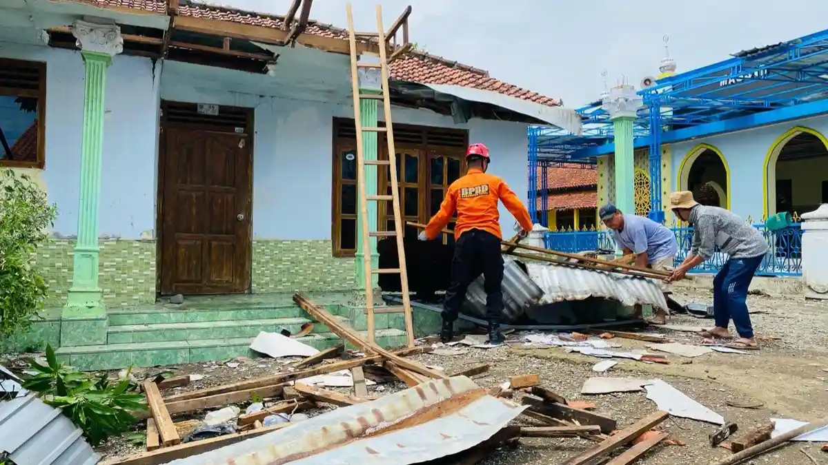UPDATE: Bangunan Terdampak Angin Puting Beliung di Suradadi Kabupaten Tegal Bertambah