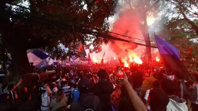 Persib Vs PSM Makassar: Bojan Hodak Minta Bobotoh Kembali Bikin Lawan Tak Nyaman Tapi Tanpa Flare