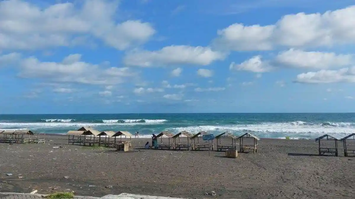 Pantai Secantik Ini Cuma 5 Km dari New Yogyakarta International Airport, Dilengkapi Patung 6 Meter