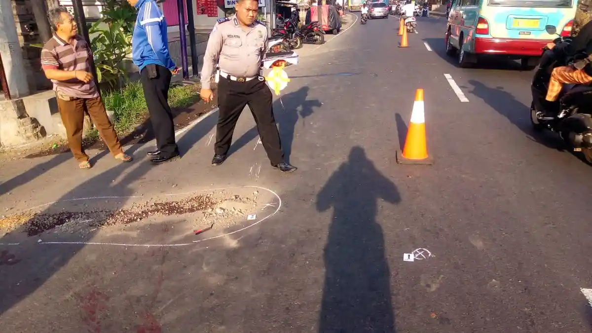 Nyawa Ketut Sarta Melayang di Jalanan Klungkung, Helm Pecah hingga Darah Menetes dari Telinga