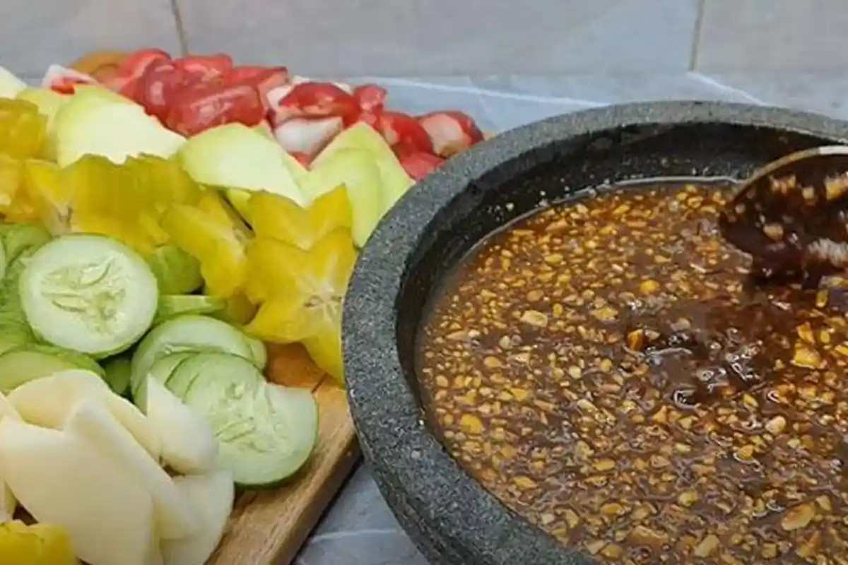 Resep Rujak Buah Bumbu Kacang, Pedas Bikin Ketagihan