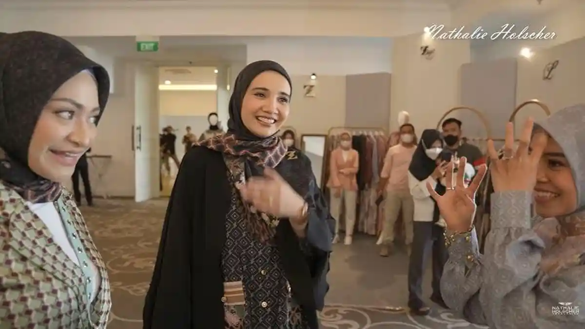 Nathalie Holscher Sempat Ingin Goda Lesti saat Catwalk di Acara Zaskia Sungkar