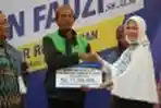 Intan Fauzi Serah Terima Secara Simbolis Bantuan BSPS