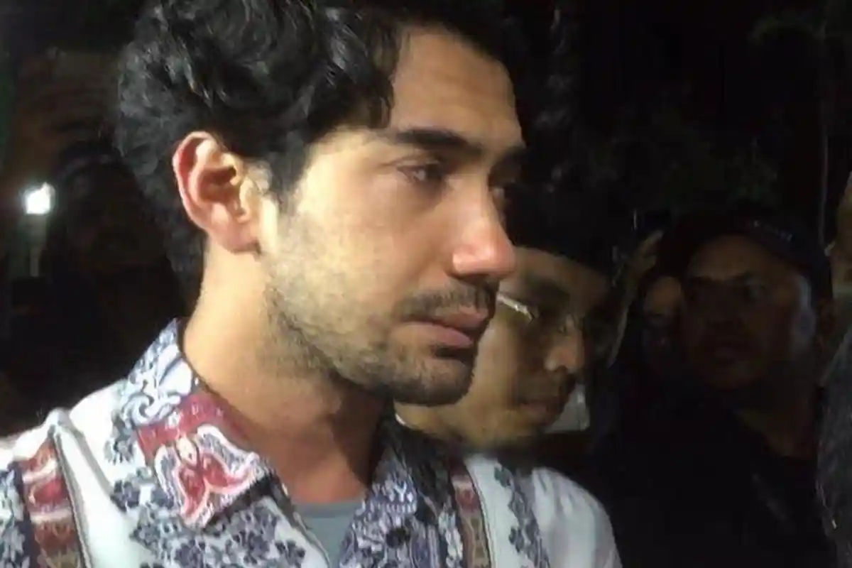 Tangis Haru Reza Rahadian Ucapkan Selamat Jalan Pak Habibie, Semoga Segera Ketemu Eyang Ainun