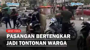 Pertengkaran-pasangan-di-pinggir-jalan-malah-jadi-tontonan-warga.jpg