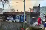 Kondisi-bangunan-yang-terbakar-di-Wisata-Bukit-Lawang-Langkat-Sumatera-Utara.jpg