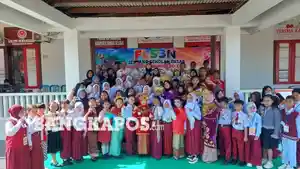 Wabup-Bangka-Selatan-Debby-Vita-Dewi-ketika-berfoto-bersama-dengan-para-peserta-FLS3N-dan-OSN.jpg