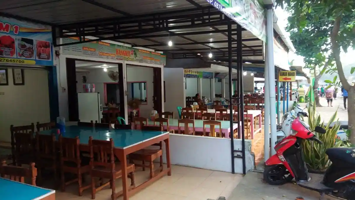 Libur Lebaran, Omzet Para Pedagang Makanan di Pantai Baron Malah Turun