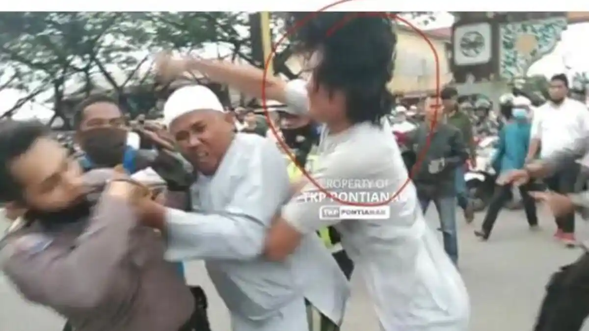 Fakta Dibalik Polisi Dipukul dan Ditentang saat Hendak Bubarkan Aksi 1812: Video Viral di Medsos
