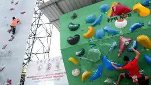panjat-tebing-09ijhk.jpg