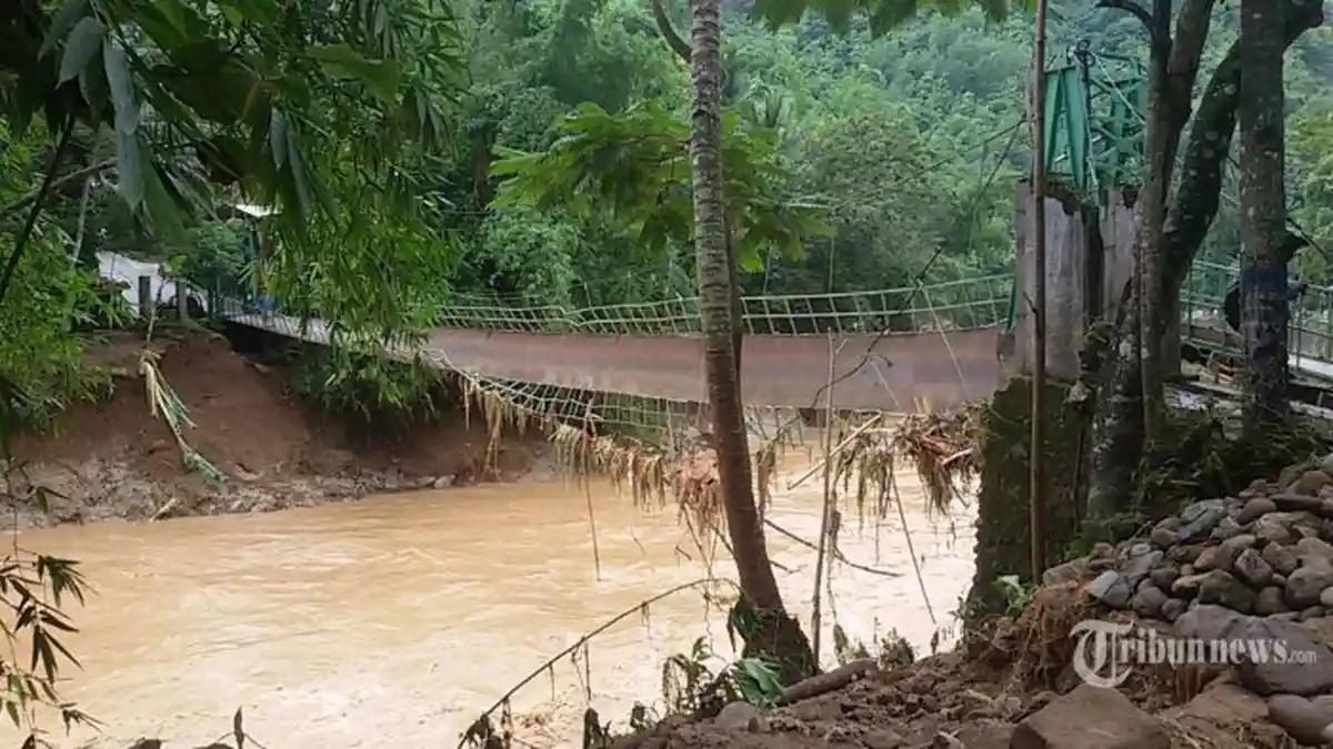 Sampan yang Bawa Surat Suara Terbalik, 70 Warga di Desa yang Terisolir Ini Terpaksa Coblos Susulan