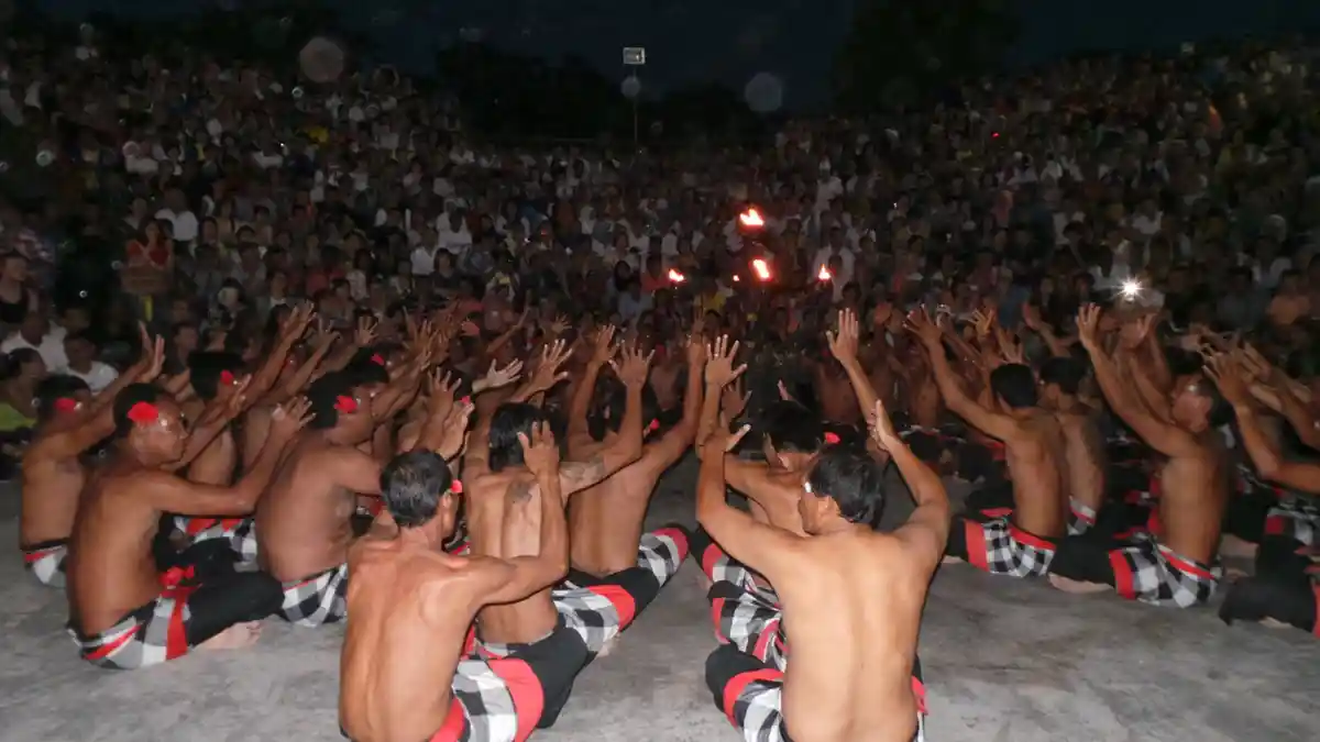 Inilah Cara Terbaik Menonton Tari Kecak di Uluwatu
