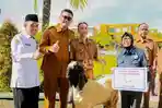 Bupati Klaten Hamenang Serahkan Puluhan Kambing dan Sapi Jelang Idul Adha 2026