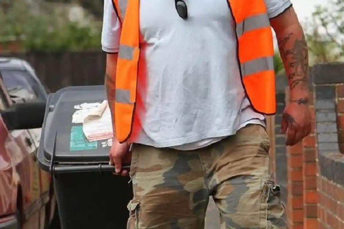 Hidup Foya-foya Lalu Usir Anak Istri, Miliarder Ini Dapat Karma, Jatuh Melarat & Jadi Tukang Sampah