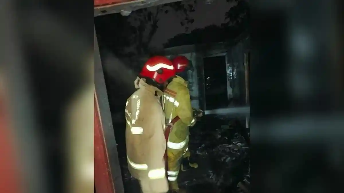 Lagi Masak Air Malah Ditinggal, Sebuah Rumah di Bogor Ini Hangus Terbakar