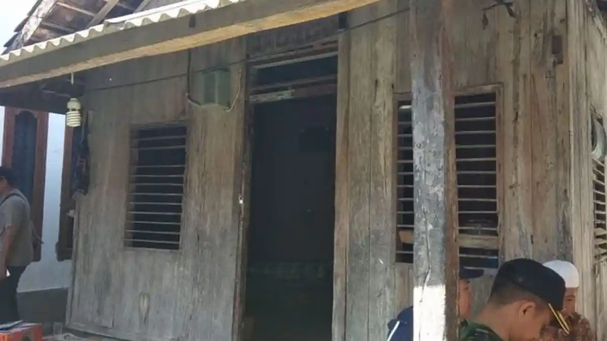 Tak Mau Rumah Lapuknya Diubah, Ini Alasan Lalu Muhammad Zohri