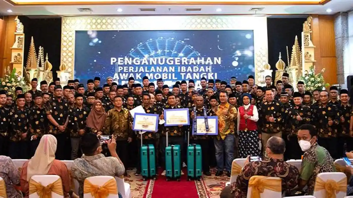Elnusa Petrofin Kembali Beri Reward Perjalanan Ibadah untuk Awak Mobil Tangki & Pekerja Berprestasi