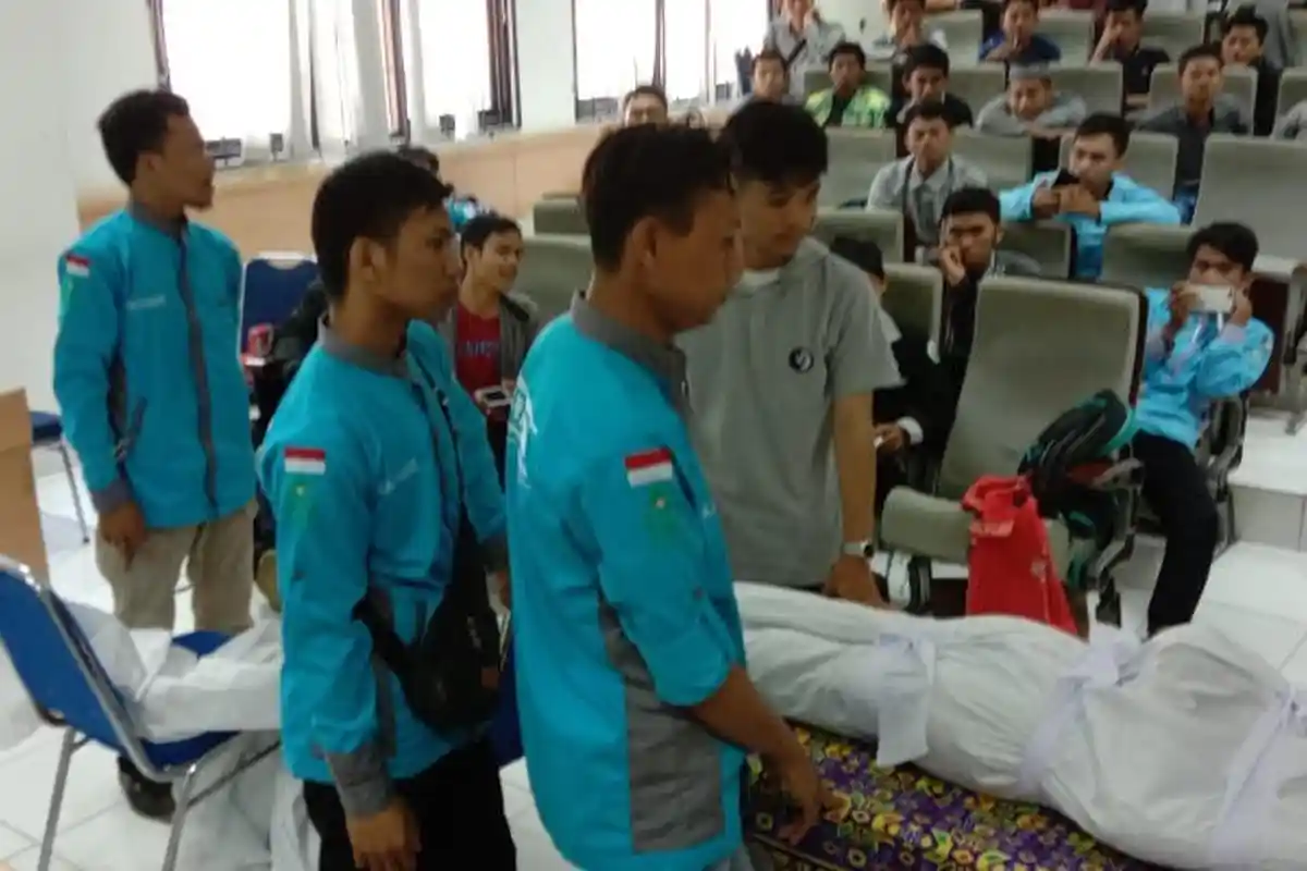 Mahasiswa Fakultas Ushuluddin UIN Dilatih Urus Jenazah