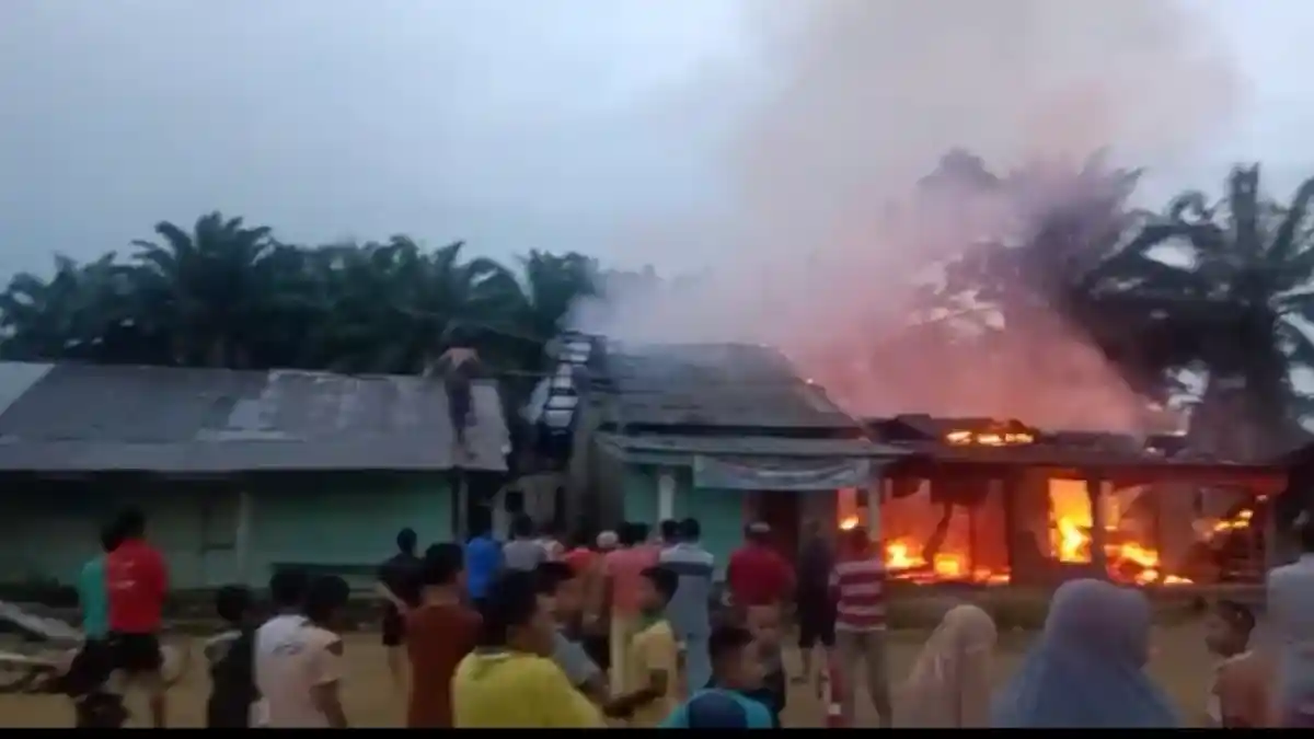 Kebakaran di Tebo, Tiga Ruko dan Satu Sepeda Motor di Pasar Rimbo Sari Terbakar