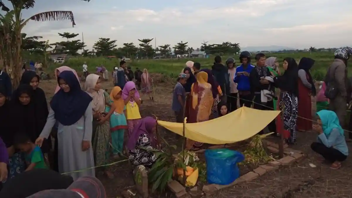 Ratusan Warga Datangi Pemakaman Tua di Telok Selong