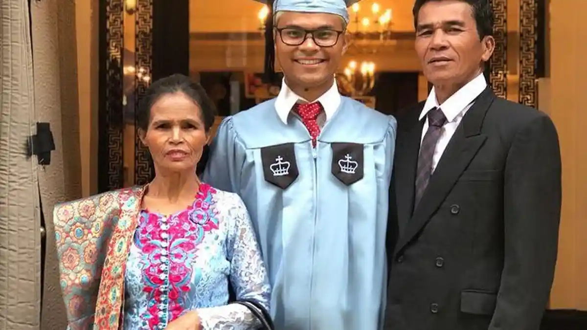 Kisah Robinson Sinurat, Anak Petani Medan yang Raih Gelar Master di Amerika Serikat
