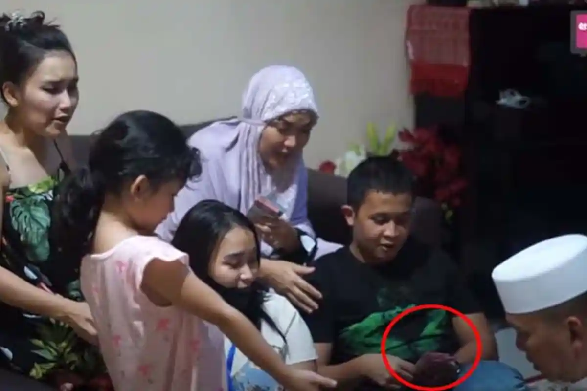 Ayah Rozak Berikan Uang Gaji PNS ke Pacar Adik ATT, Ayu Ting Ting Tak Terima: Lu Kan Bukan Anaknya