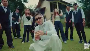 Juan-Reza-membawakan-lagu-Geleng-Geleng.jpg