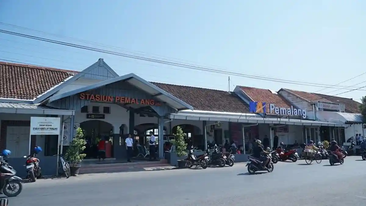 KAI Mulai Pembangunan Perluasan Layanan di Stasiun Pemalang, Area Parkir akan Lebih Tertata