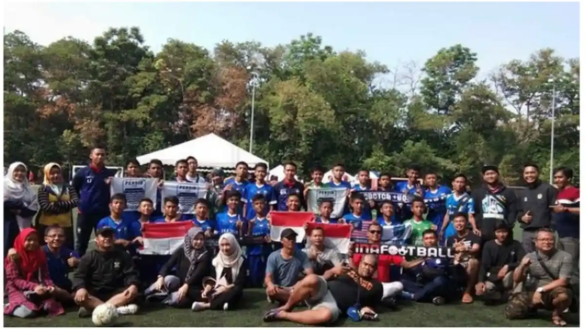 Bobotoh di Malaysia Berikan Dukungan untuk Akademi Persib Bandung yang Main di Negeri Jiran
