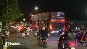 Ratusan-suporter-Persis-Solo-konvoi-sambut-kemenangan-atas-Bhayangkara-Lampung-FC-2.jpg