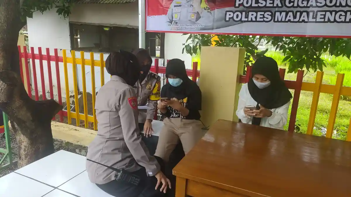 Dirikan Posko Daring, Polsek Cigasong Majalengka Bantu Pelajar Ujian Sekolah Berbasis Online