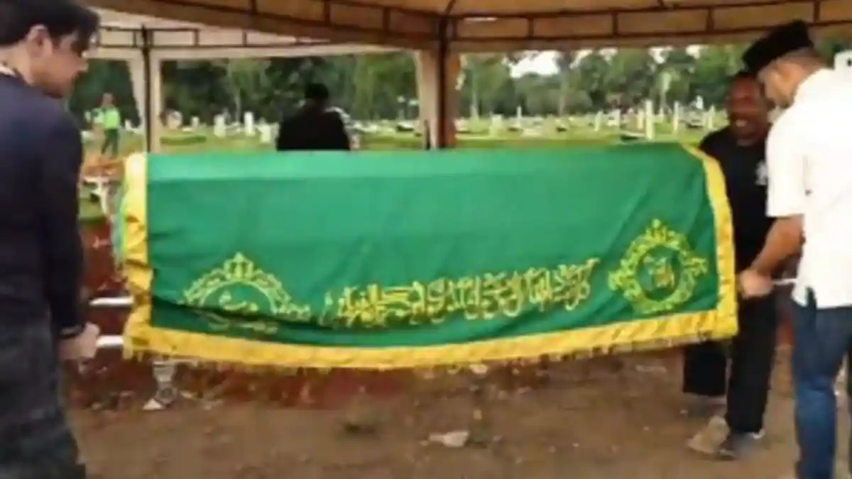 Jenazah Ayah Sultan Djorghi Dipindah, Annisa Trihapsari Beri Kesaksian Ini