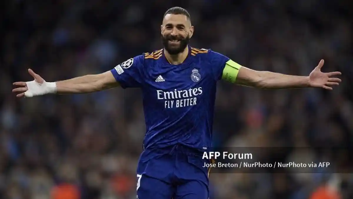Mesut Oezil Sebut Karim Benzema Layak Raih Ballon d'Or 2022