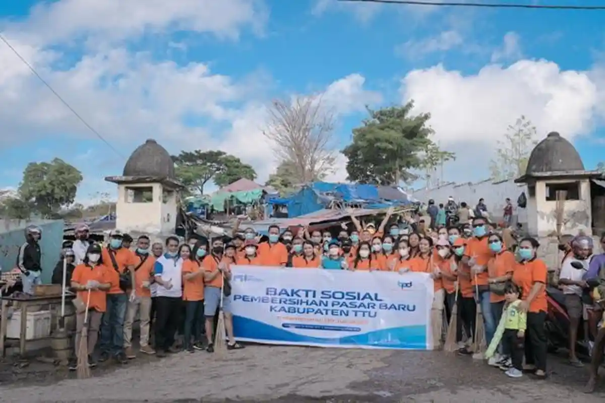 Sambut HUT ke-61, Bank NTT Cabang Kefamenanu Gelar Bakti Sosial di Pasar