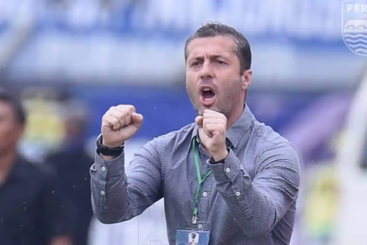 Seruan 'Radovic Out' Menggema di Stadion Si Jalak Harupat, Begini Tanggapan Pelatih Persib Bandung