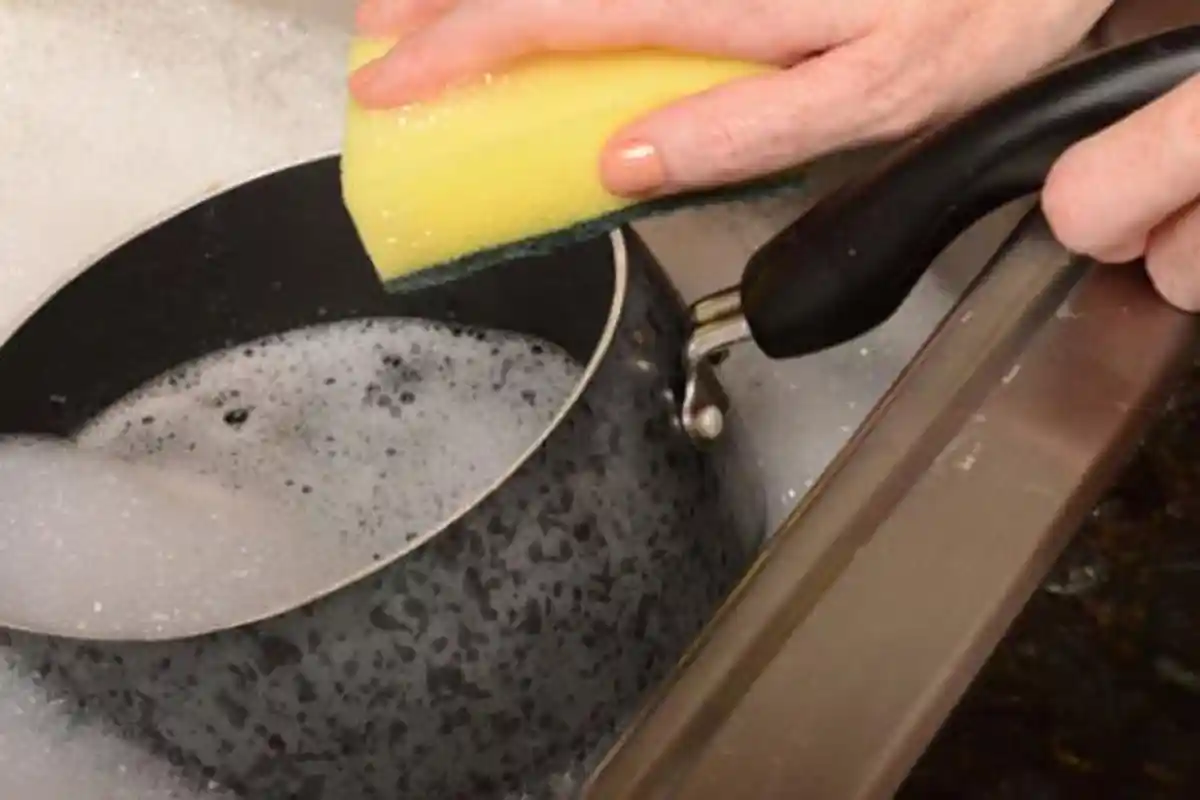 Tips Hilangkan Kerak di Panci: Gunakan Bahan-bahan Berikut Ini