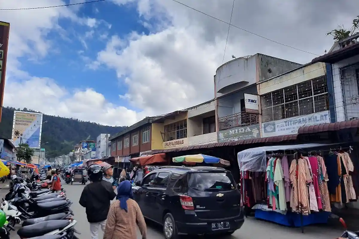 Karena Pedagang Bermohon Terus, Bupati Aceh Tengah Akhirnya Izinkan Berjualan di Jalan Pasar Inpres
