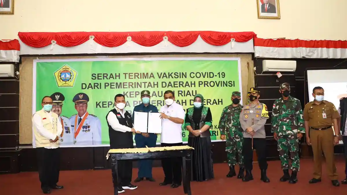Vaksin Covid-19 Tiba di Karimun Disambut Aunur Rafiq, Vaksinasi Perdana Digelar Sabtu
